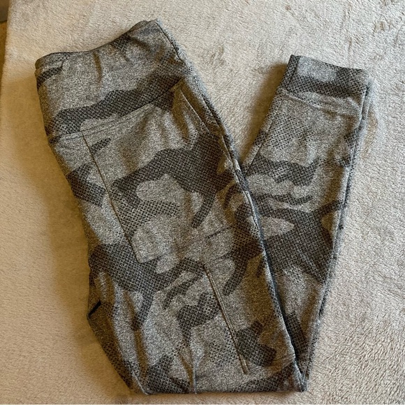 Mondetta Sprint Utility Camouflage Leggings | Fleece Interior | Recycled Fabric - Picture 6 of 10